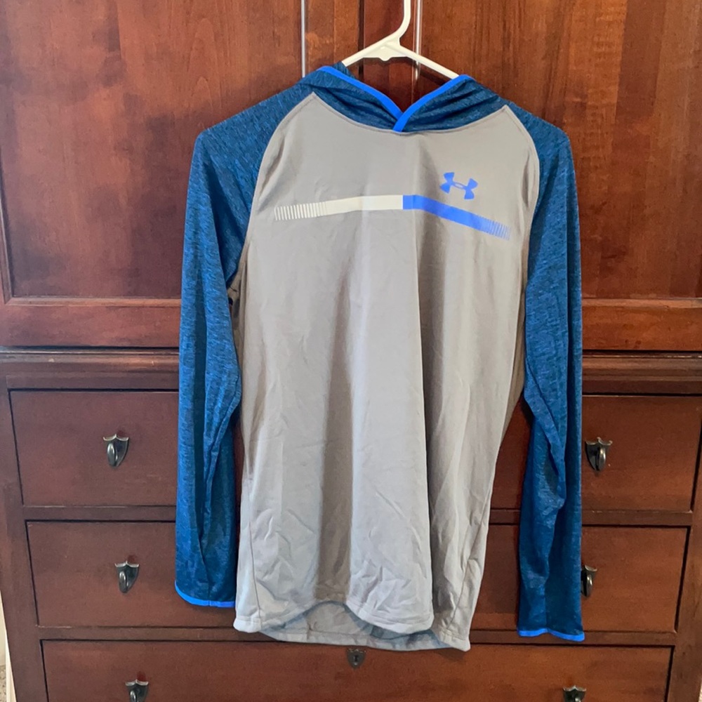 Boys UA long sleeve hooded t-shirt